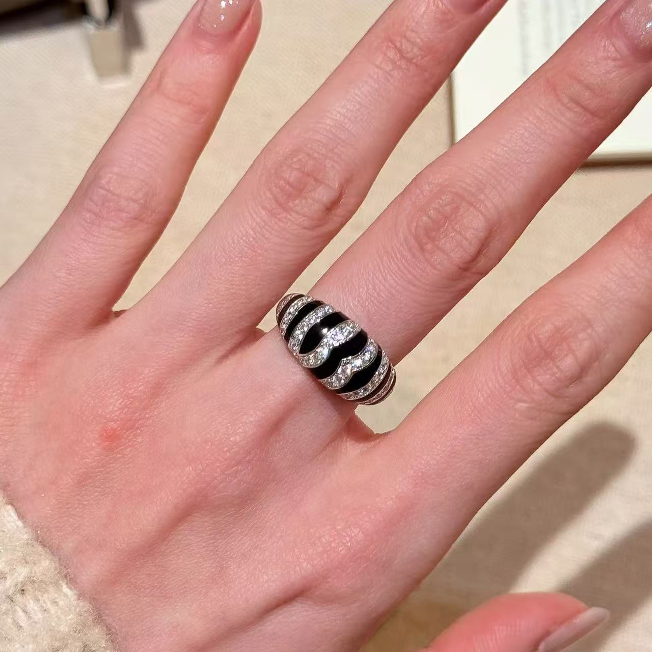 S925 sterling silver, black enamel zebra ring, high-end sparkling design, medieval Italian classic