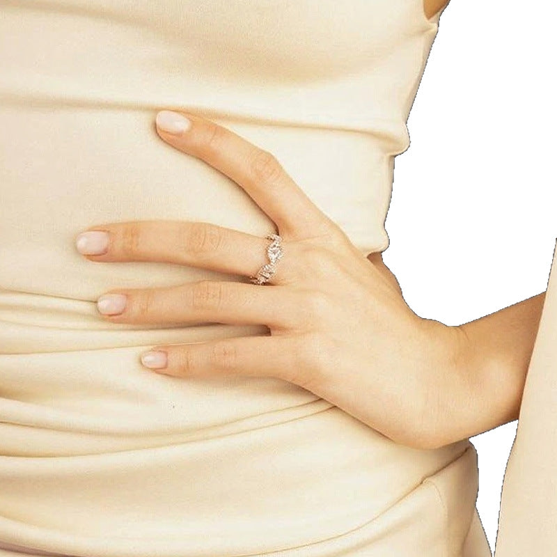 Light luxury pig nose shape ring female personality temperament chain buckle densely inlaid with diamond index finger ring female